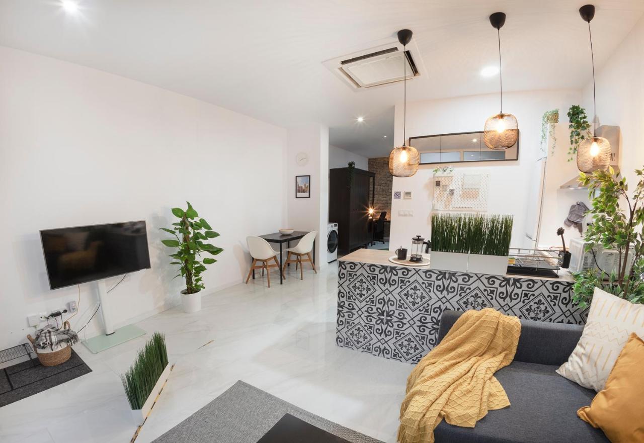 דירות ולנסיה Artistic Digital Retreat-Great Location Near Metro מראה חיצוני תמונה