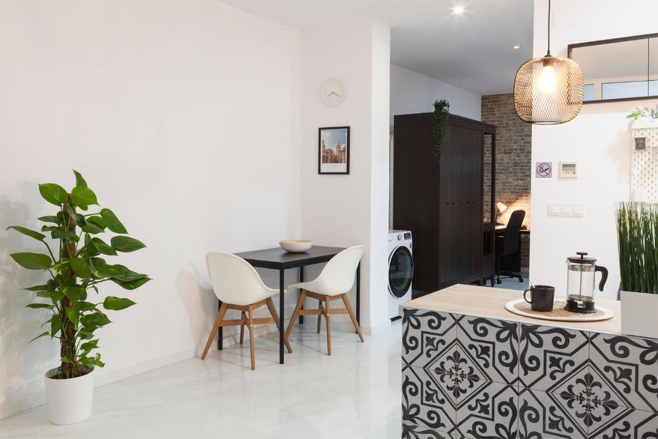 דירות ולנסיה Artistic Digital Retreat-Great Location Near Metro מראה חיצוני תמונה